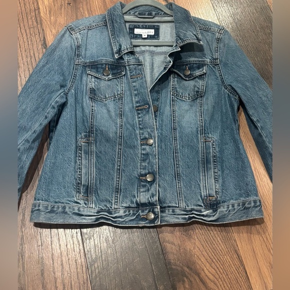 LOFT Classic Denim Jean Jacket in size medium. Great condition! - Picture 2 of 12